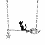 Collar Gato Negro en Escoba de Bruja