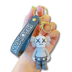 Llavero o Colgante Mochila Cute KAWS Exhibido en mano