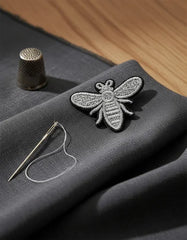 Parche Camiseta Abeja Gris