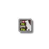 Parche bordado con la frase "I love my DOG" y silueta de perro blanco sobre fondo marrón.