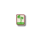 Parche bordado rectangular con diseño de dos palmeras verdes y la frase "Palm Club" en verde sobre base clara, contorno en rojo.