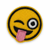 Parche Mediano Camiseta Emoji Guiño con Lengua