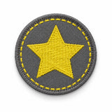 Parche Mediano Camiseta Estrella Amarilla Fondo Gris