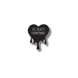 Pin Metálico Corazón All Black Everything