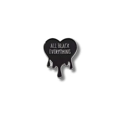Pin Metálico Corazón All Black Everything