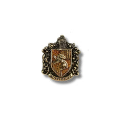 Pin Metálico Escudo Hufflepuff Relieve Antiguo
