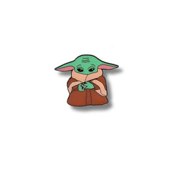 Pin Metálico Grogu Pensativo