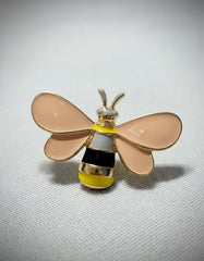 Pin Metálico Abeja Alas Rosa