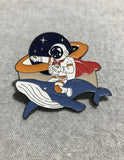 Pin Metálico Ballena Galáctica