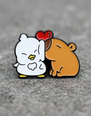 Pin Metálico Capibara y Pollito Enamorados