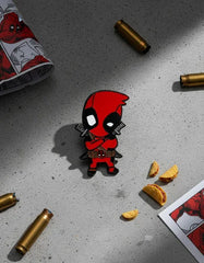 Pin Metálico Deadpool Espadas