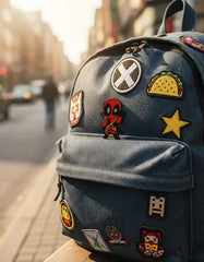 Pin Metálico Deadpool Saludando