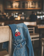 Pin Metálico Deadpool y Spider-Man Atrapados