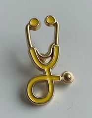 Pin Metálico Estetoscopio Amarillo Dorado