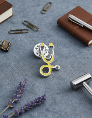 Pin Metálico Estetoscopio Amarillo Plateado