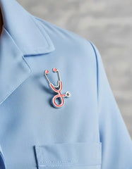 Pin Metálico Estetoscopio Rosa Plateado