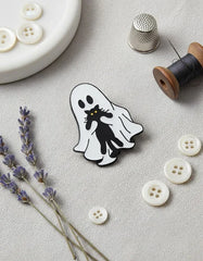 Pin Metálico Fantasma y Gatito Sostenido