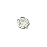 Pin Metálico Flor Rosa de Seda Blanca