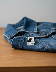 Pin Metálico Gatito Don't Worry