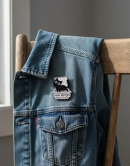 Pin Metálico Gatito Think Before You Click