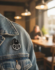 Pin Metálico Gatito en Acuario