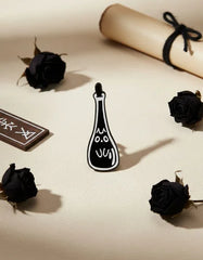 Pin Metálico Gatito en Botella de Vino