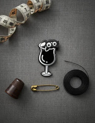 Pin Metálico Gatito en Copa