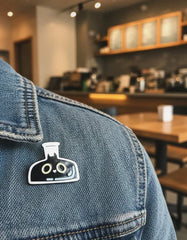 Pin Metálico Gatito en Erlenmeyer