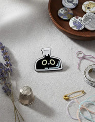 Pin Metálico Gatito en Erlenmeyer