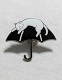Pin Metálico Gatito en Paraguas