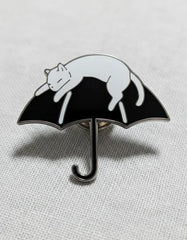 Pin Metálico Gatito en Paraguas
