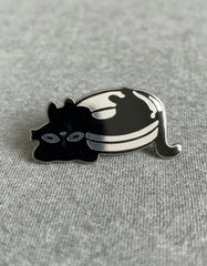 Pin Metálico Gatito en Plato