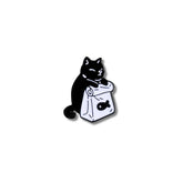 Pin Metálico Gato Negro con Pez Mascota