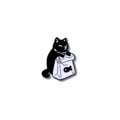 Pin Metálico Gato Negro con Pez Mascota