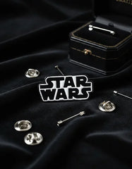 Pin Metálico Logo Star Wars Blanco