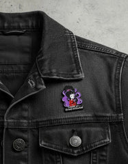 Pin Metálico Lydia Deetz Extraña y Singular