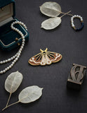Pin Metálico Mariposa Café Estelar