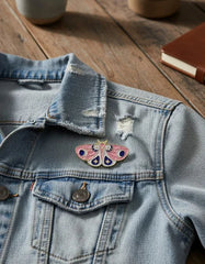 Pin Metálico Mariposa Cósmica Rosada