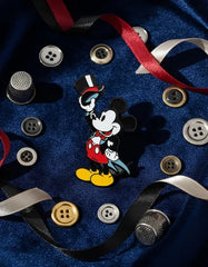 Pin Metálico Mickey Elegante