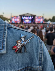 Pin Metálico Mordecai y Rigby Rockeros