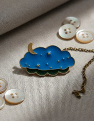 Pin Metálico Nube con Luna y Estrellas