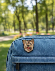 Pin Metálico Perrito Yorkie Juguetón