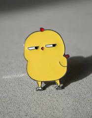 Pin Metálico Pollito Sospechoso