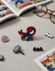 Pin Metálico Spider-Man Pose Telaraña