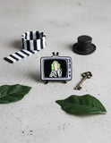 Pin Metálico Televisor Beetlejuice