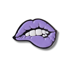 Pin Metálico Labios Retro Morados contorno morado