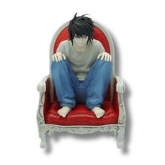 Figura L (Lawliet) 15 CM Sentado en una silla