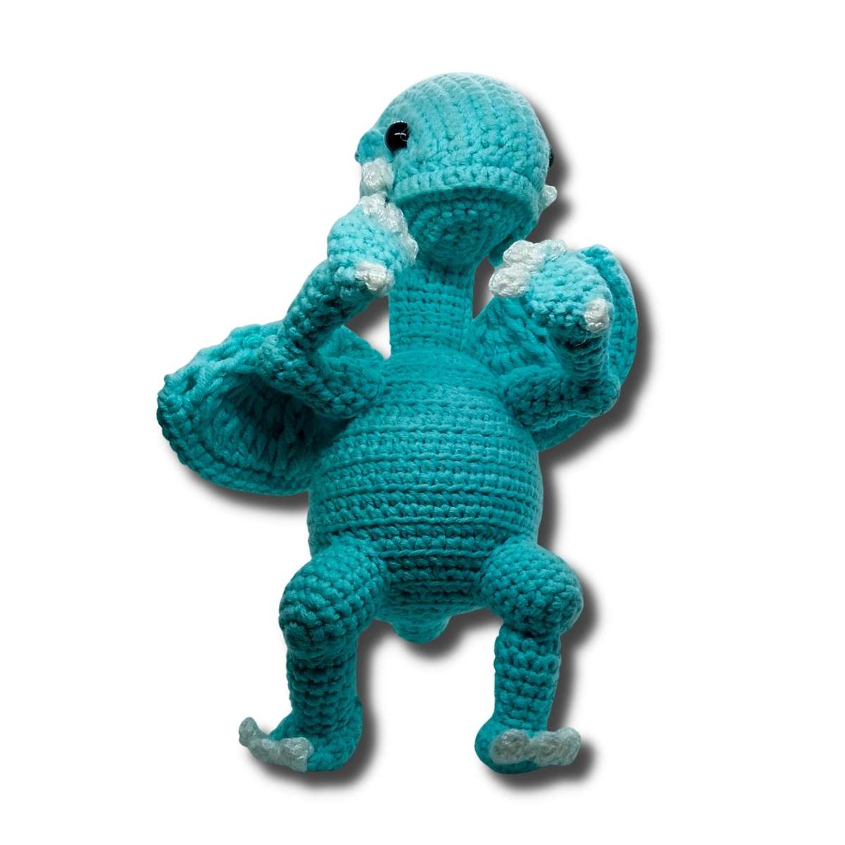 Amigurumi Dragon Blanco de Ojos Azules de Yu-Gi-Oh Vista Frontal