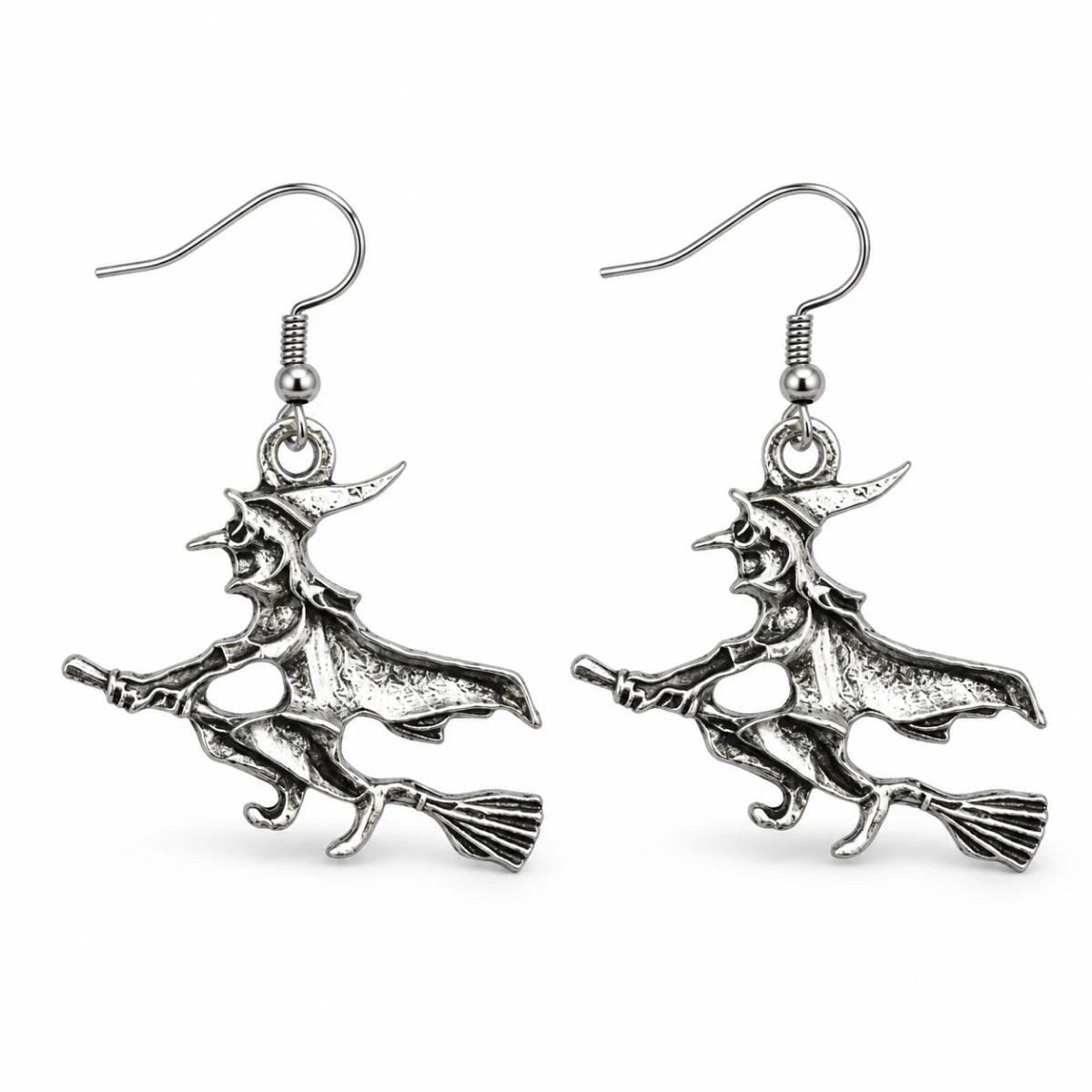 Aretes Metálicos Bruja en Escoba