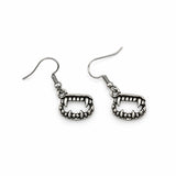 Aretes Metálicos Colmillos de Vampiro